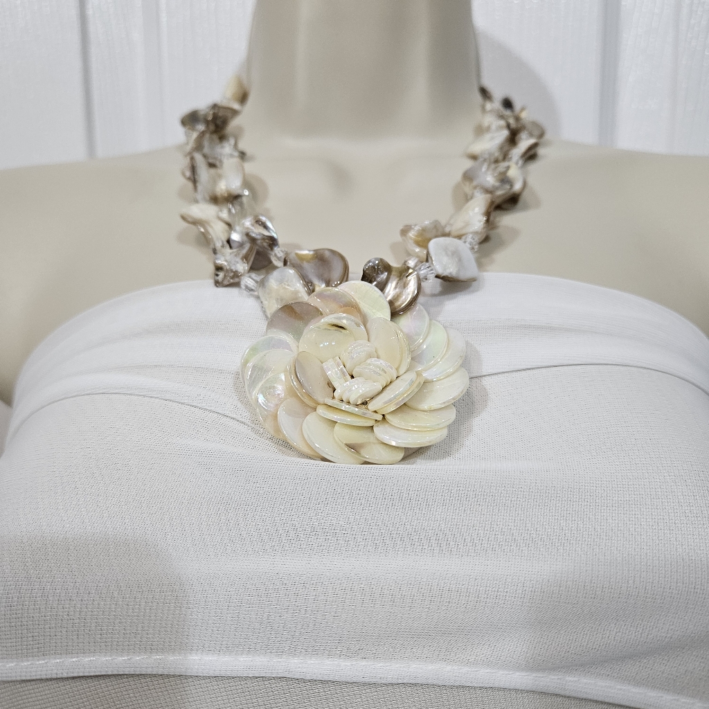 Elegant Cream Floral Necklace 19$